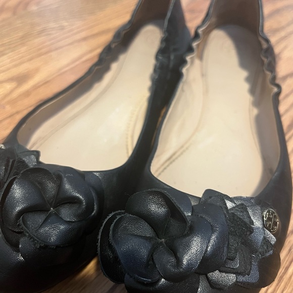 Tory Burch Black Flats with Floral Detail - Picture 3 of 4